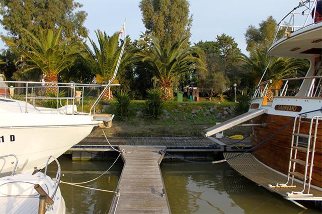 Boat And Breakfast Fiumicino - Roma Hotel Ostia Antica Exterior foto